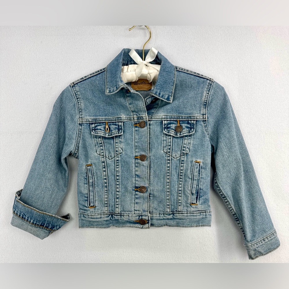 Levi’s Girl’s Blue Jean Jacket Denim Classic Trucker Distressed Pockets Sz M - Picture 4 of 6
